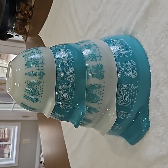 Vintage Pyrex Amish Blue Butterprint Bowls! - Picture 4 of 17